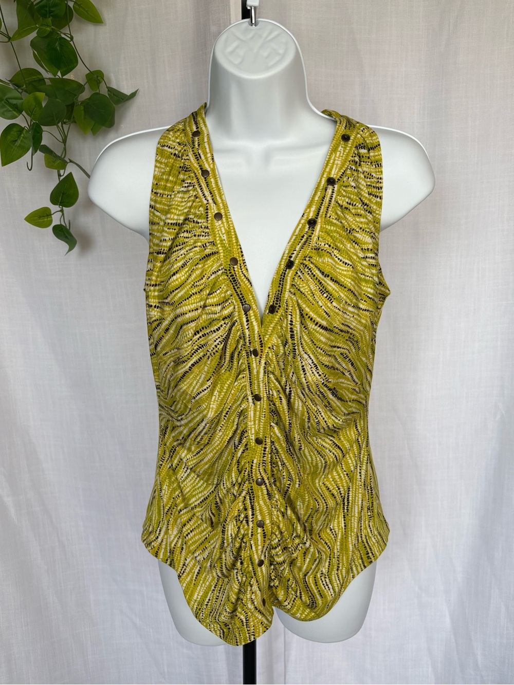 Nine West Small Chartreuse Green Printed Snap Front V-Neck Sleeveless Top